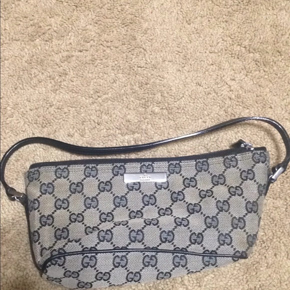 Gucci Handbags - Small Gucci purse